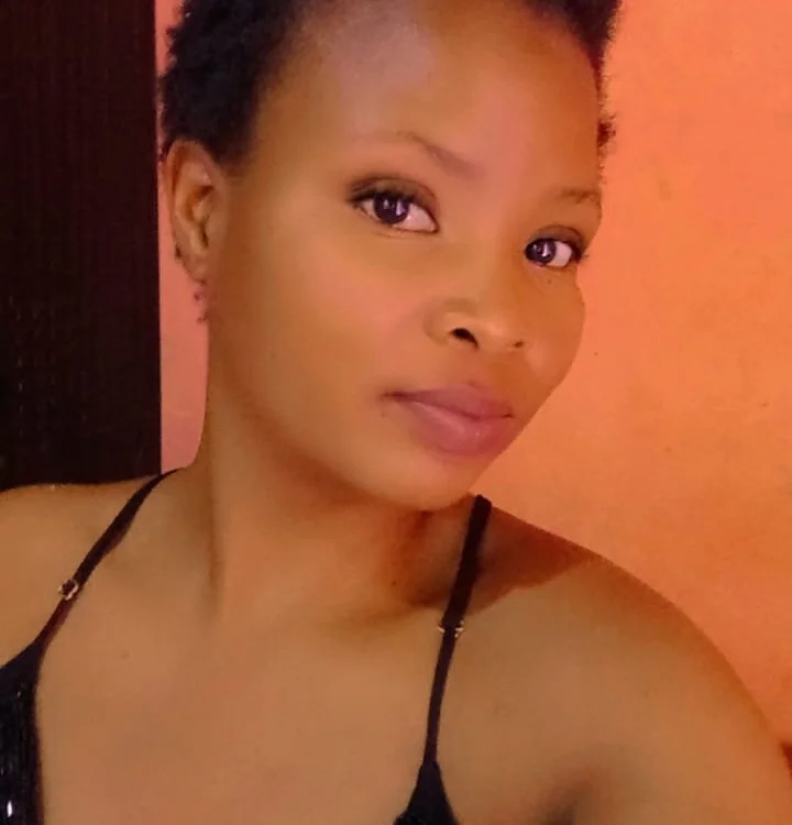 Slipperyebony Offline XXX-chat