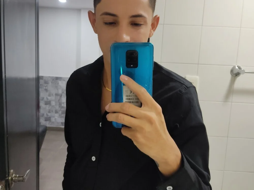 Erick_Wall Chat XXX offline