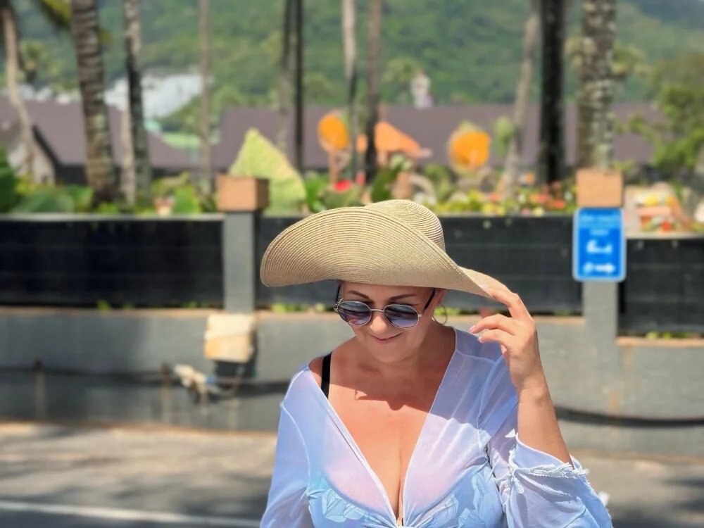 LadiNika Obrolan XXX Offline