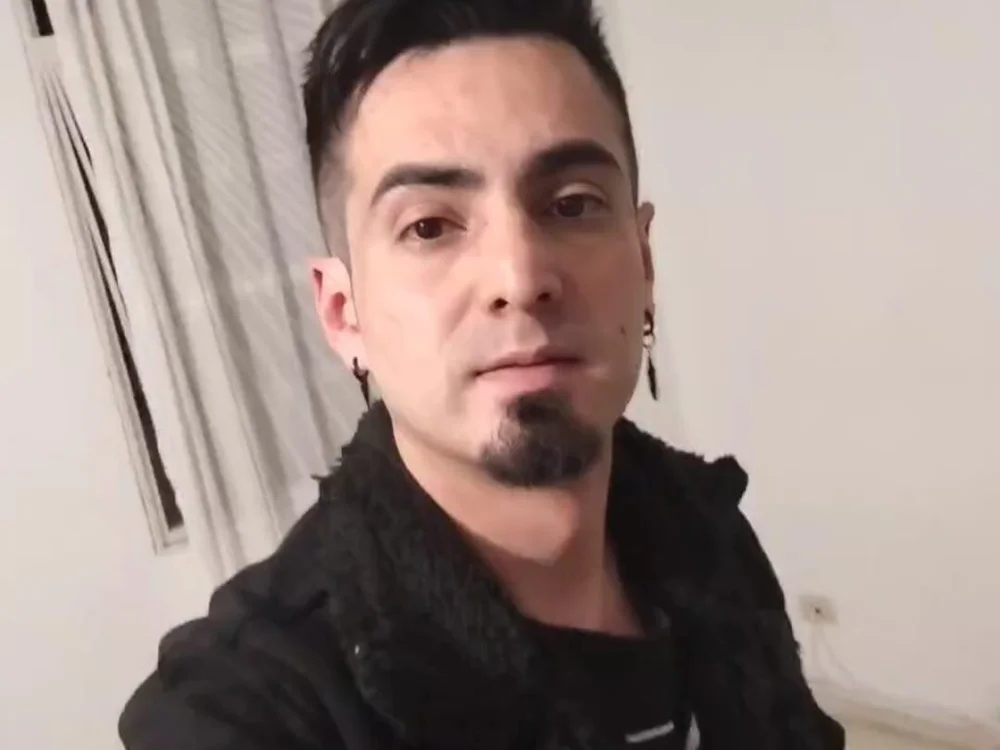 ardientee775's Offline Chat Room