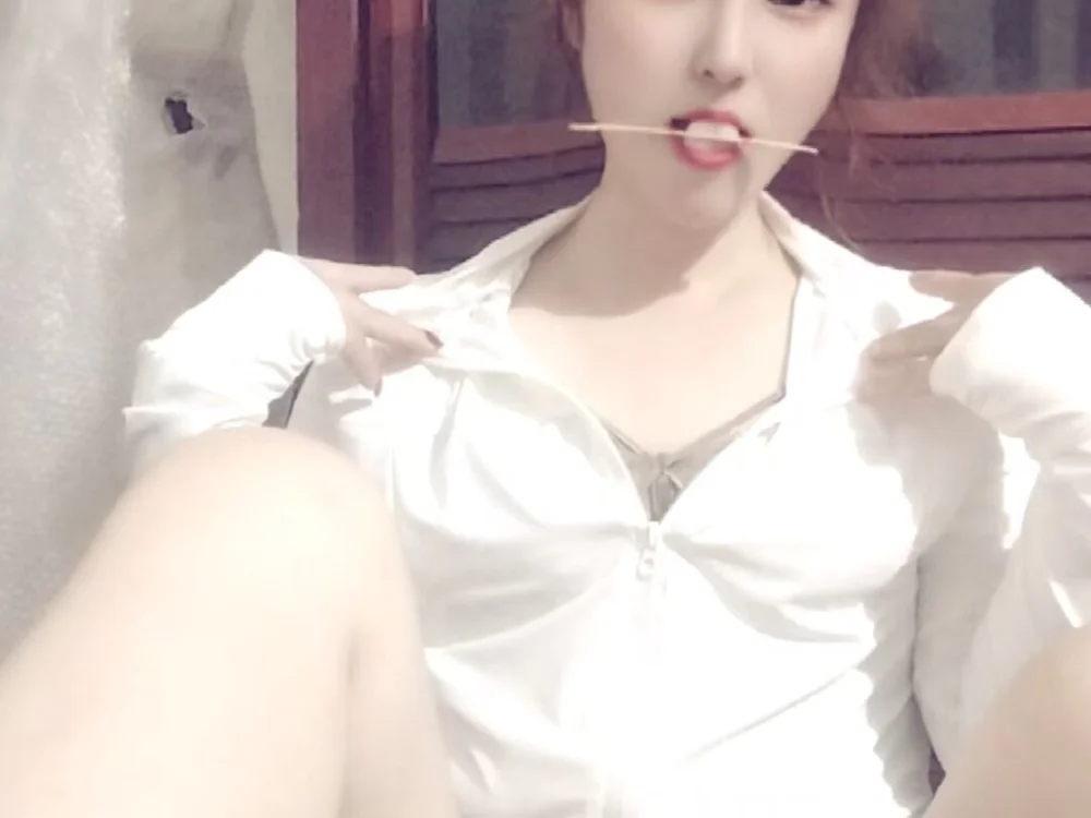 Noomi-999 Chat XXX Ngoại tuyến