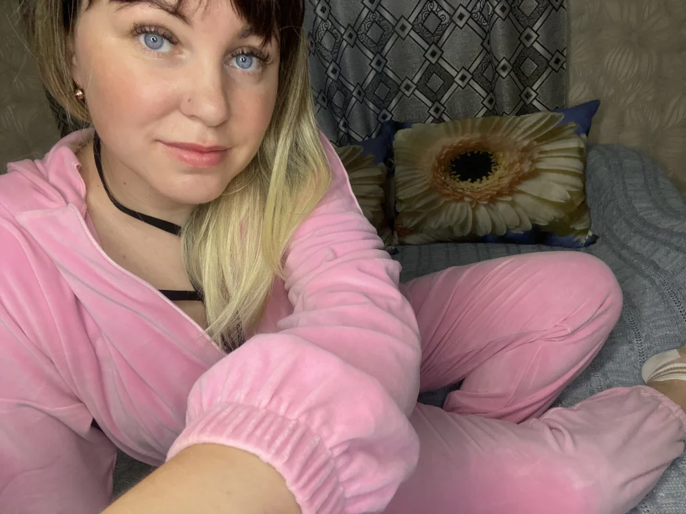 LorraineStone's Offline Chat Room