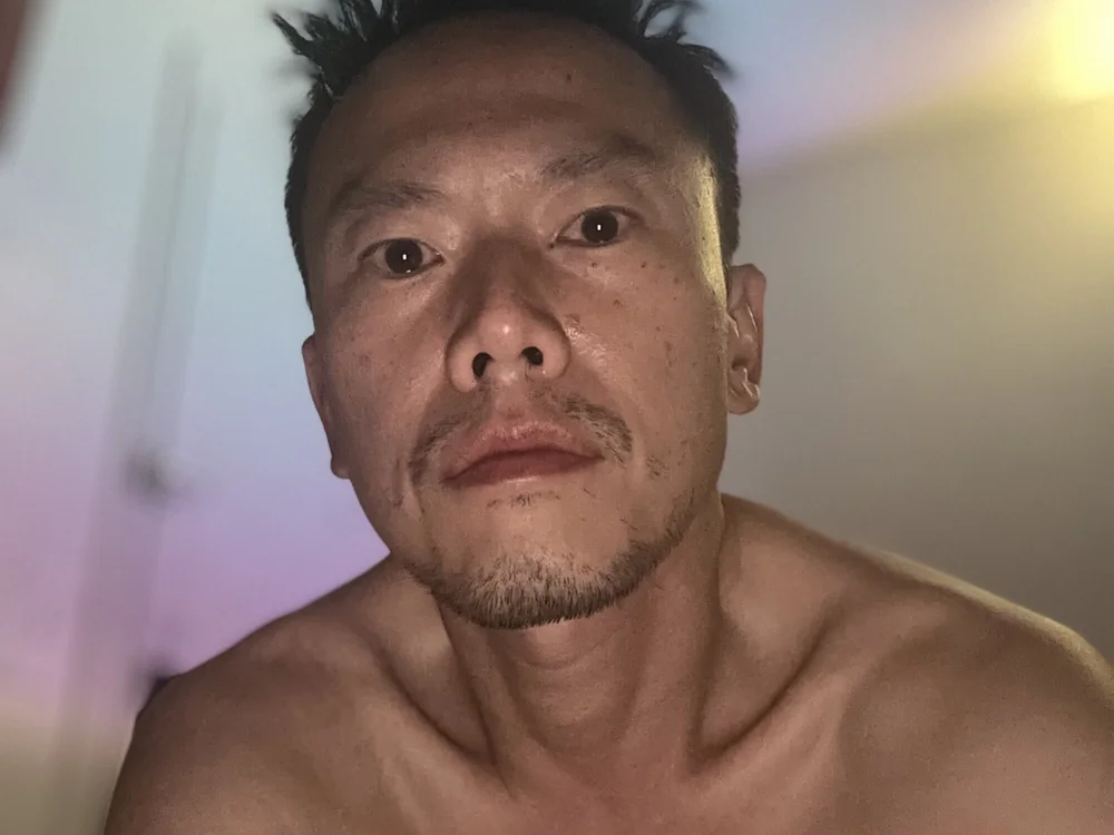 AsianPnPig's Offline Chat Room