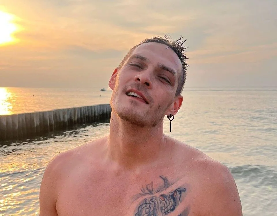 Henry1Wolf's Offline XXX Chat