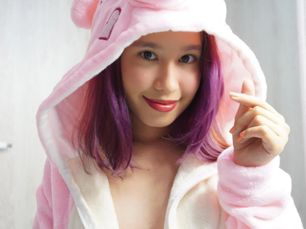 Cherry_Gal's Offline Chat Room