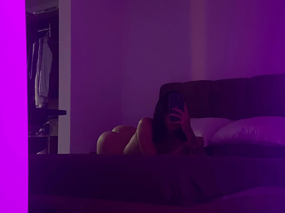 FernandaRose03's Offline Chat Room