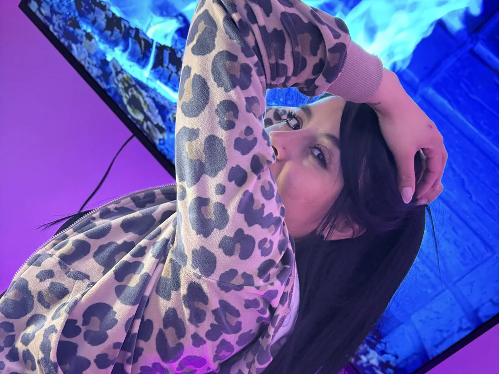 kendra_scarlet offline chatrum