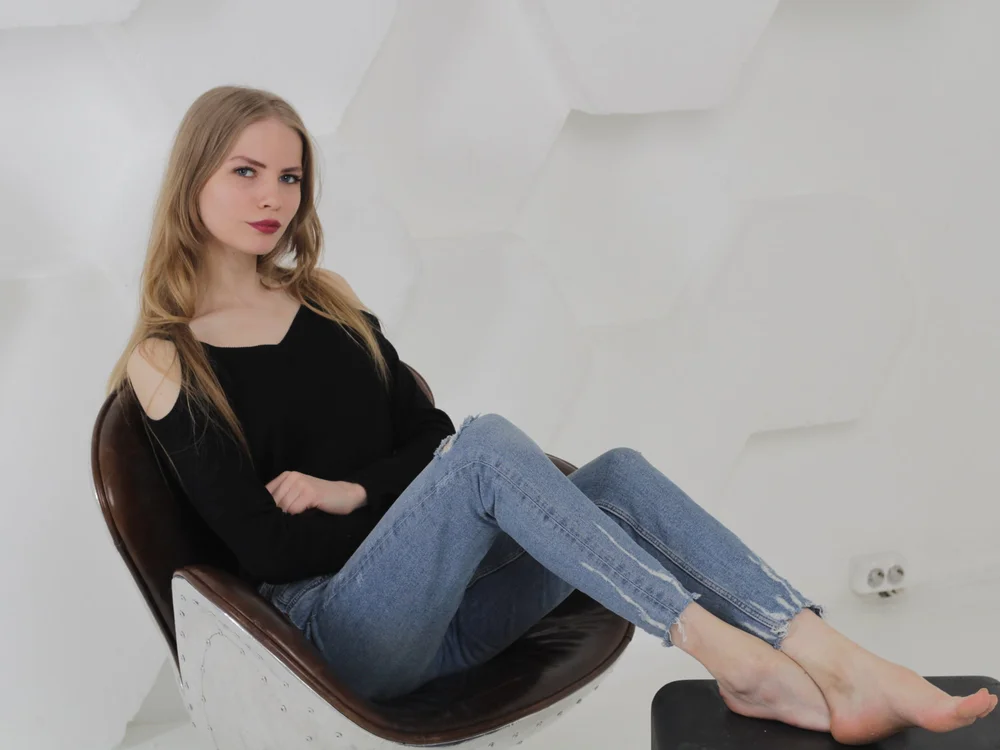 GoldenVelvet's Offline Chat Room