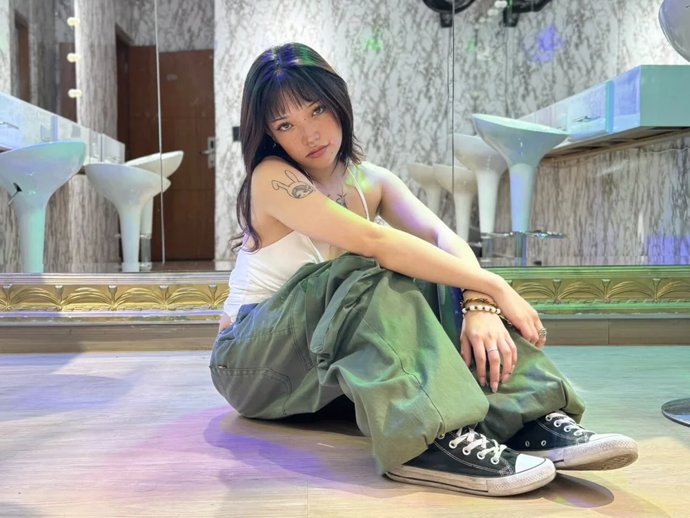 Kitty_Cutte's Offline Chat Room