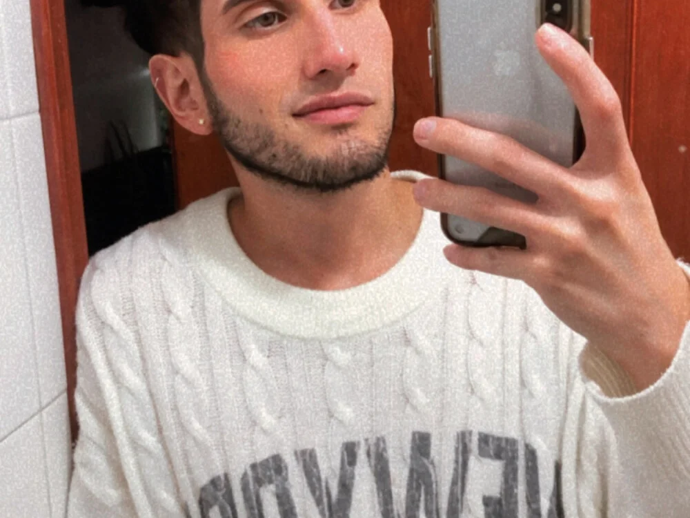 Thhiago_tay's Offline XXX Chat