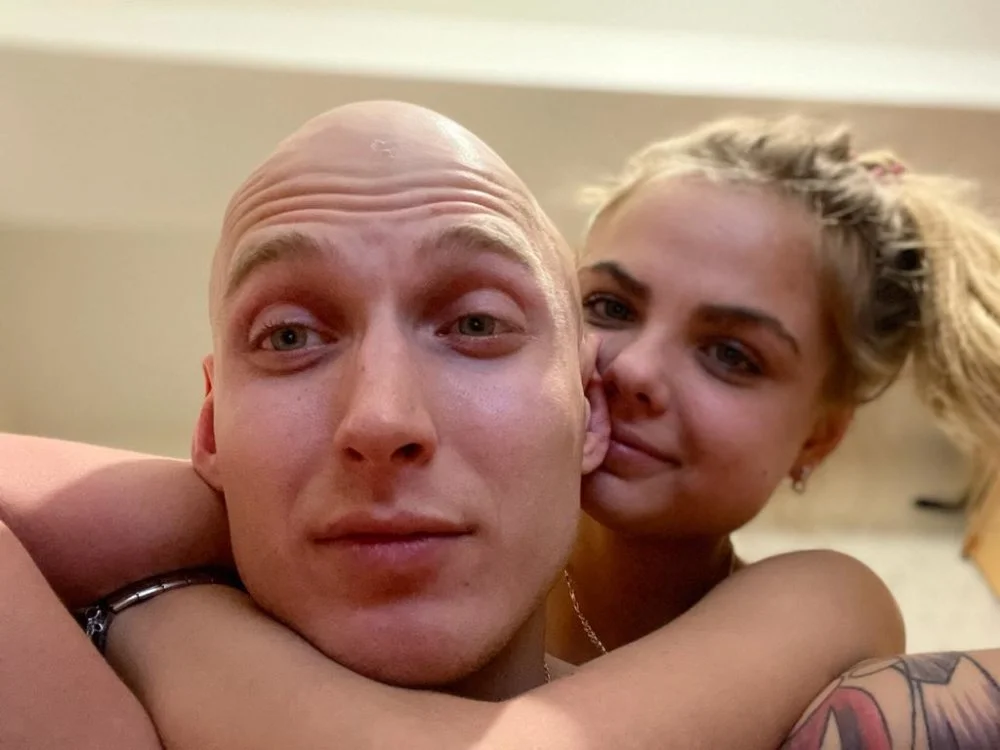 Bald_brother_'s Offline XXX Chat