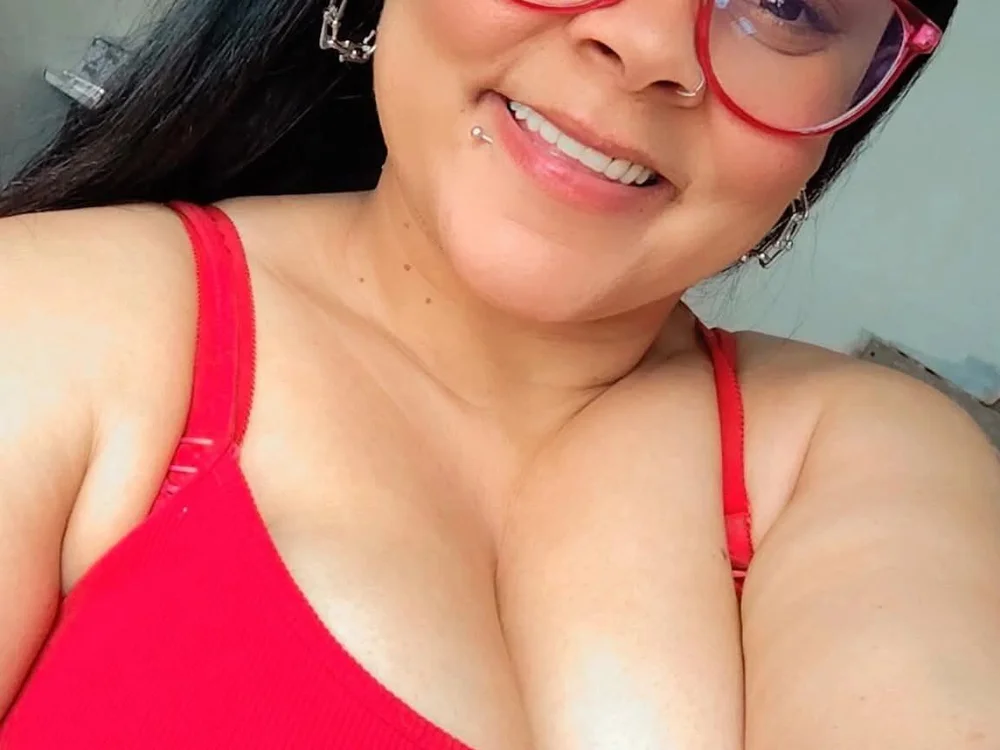 TeeTeeKitching cam model