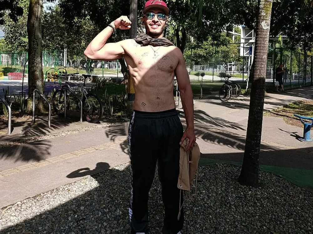 Grant_Irons Adlı Modelin Çevrimdışı XXX Sohbeti