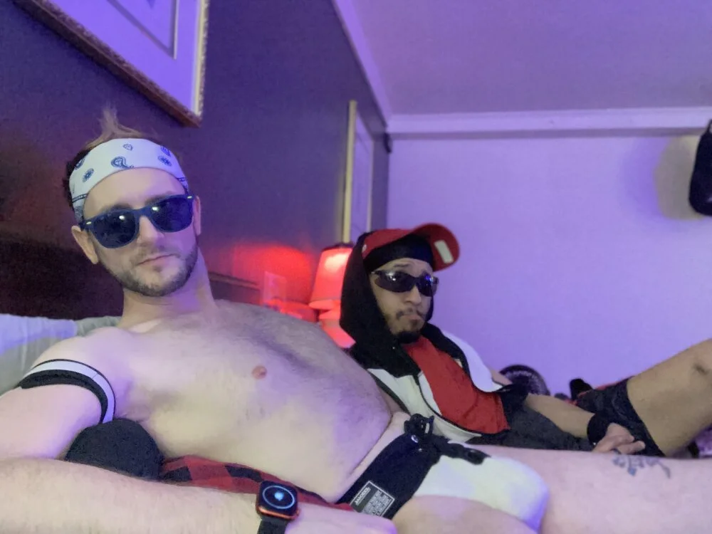 Wecummin2U's Offline XXX Chat