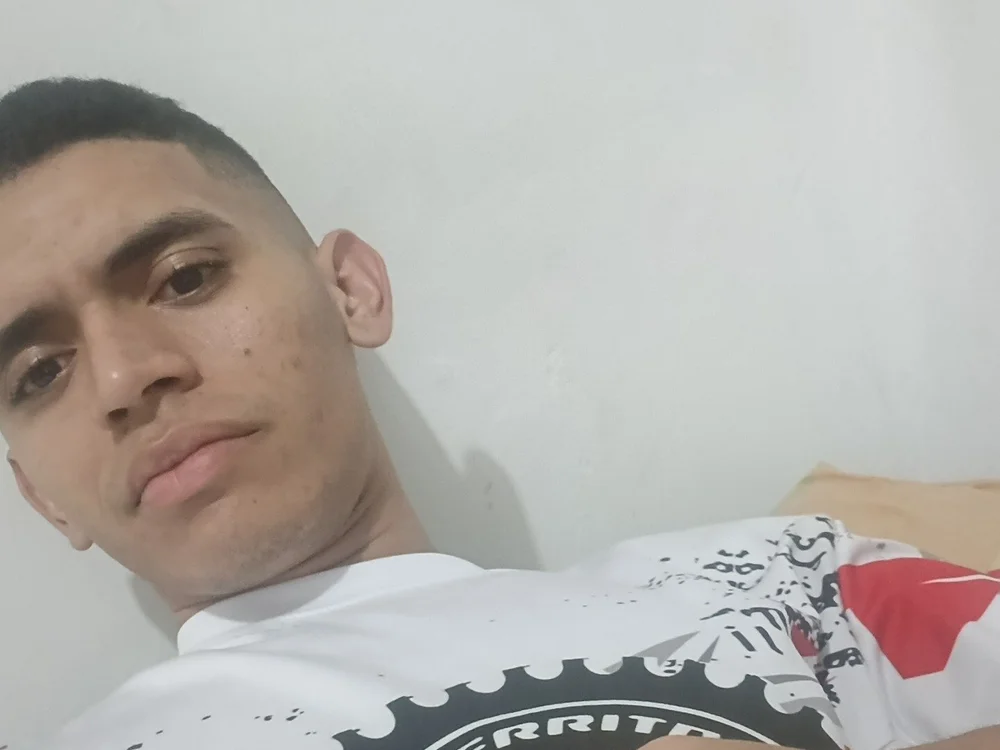 Ronaldayala's Offline Chat Room