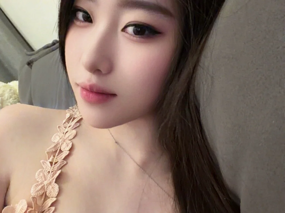 u--uKitten Offline XXX-chat