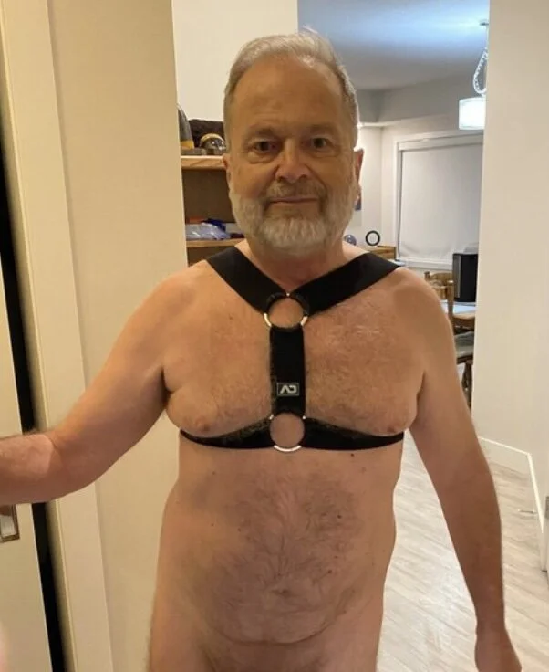Dilf4son's Offline Chat Room
