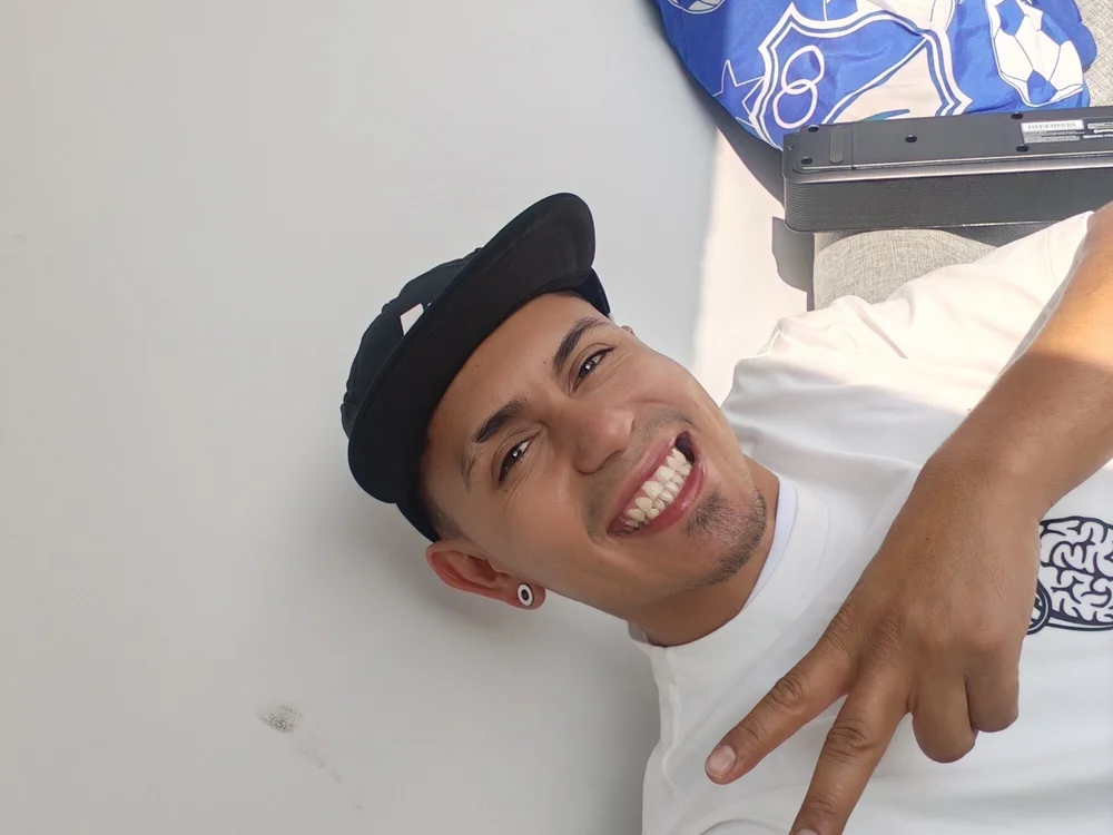 Carlitosmfc Offline XXX Chat