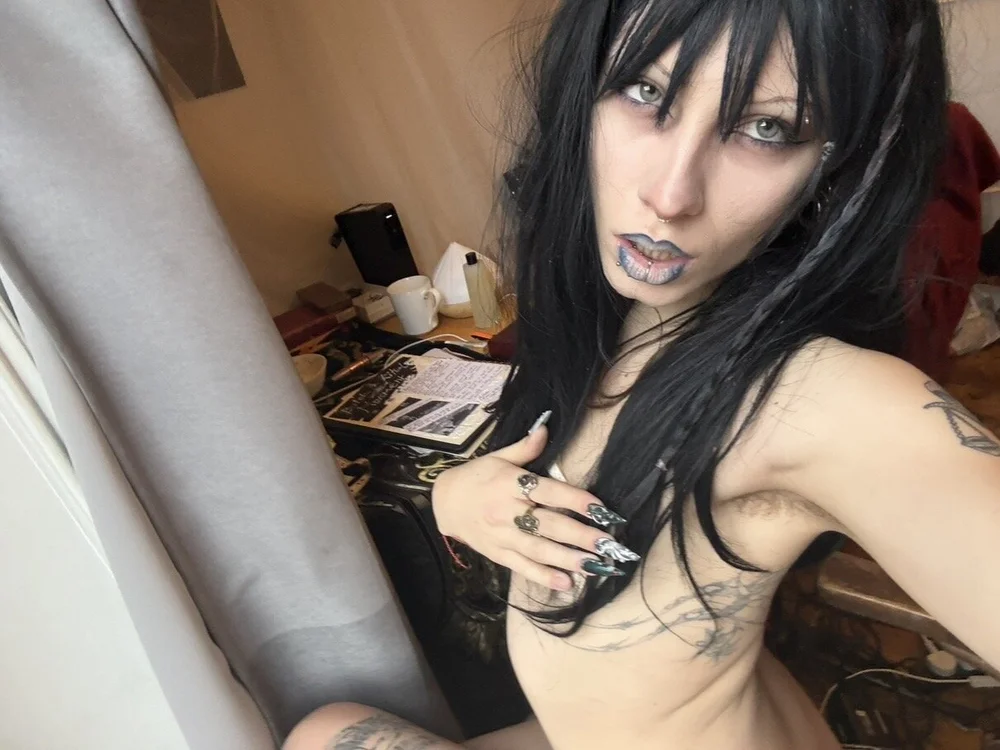 CherryVenom963's Offline XXX Chat