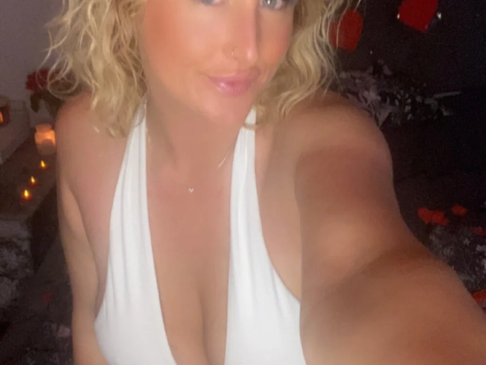 lucykissyn Offline XXX chat