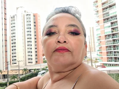 Miranda2211 Female Brazilian Live Webcam Strip