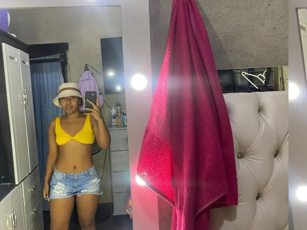 Saray_Brunneths offline chatrum