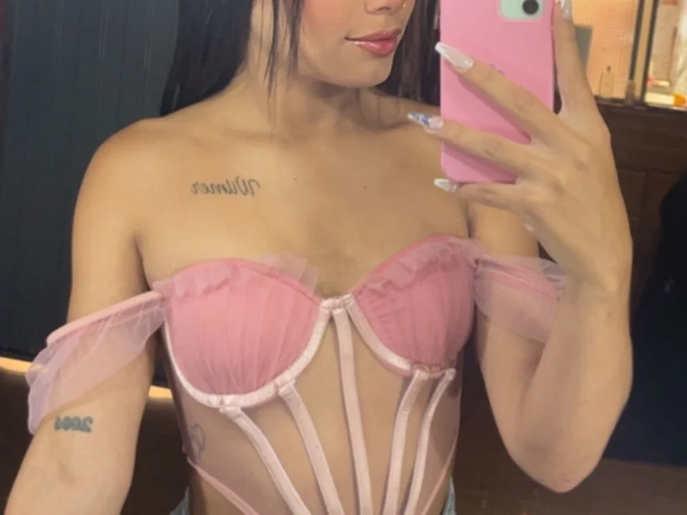 Ruby_Rouge_ Live XXX-chat