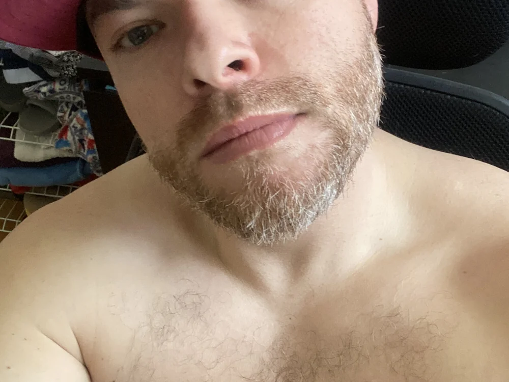 Sexy_beard's Offline Chat Room