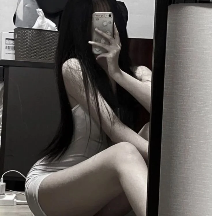 ember_rey Chat XXX offline