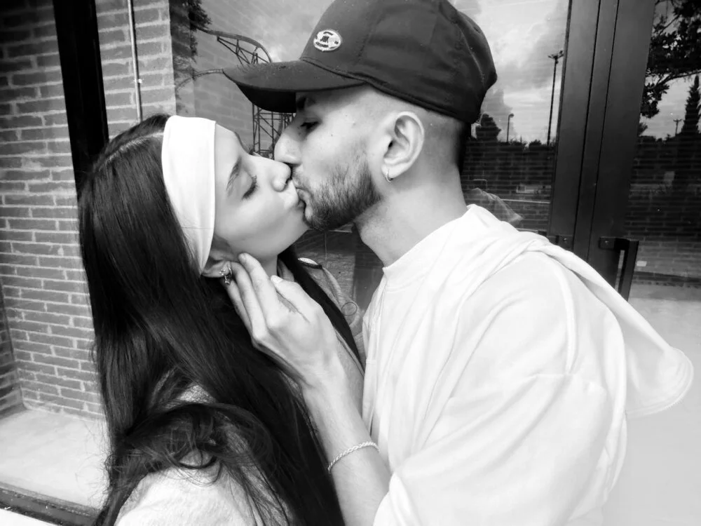 SarahandBast's Offline Chat Room