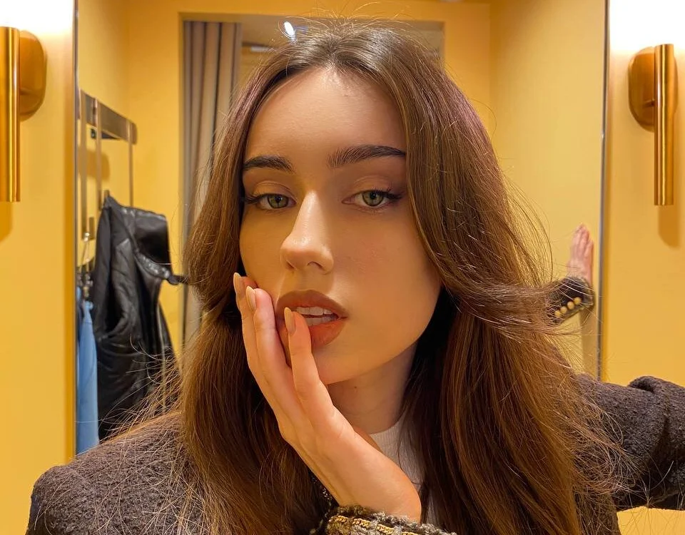 Flora_auris' Offline XXX Chat