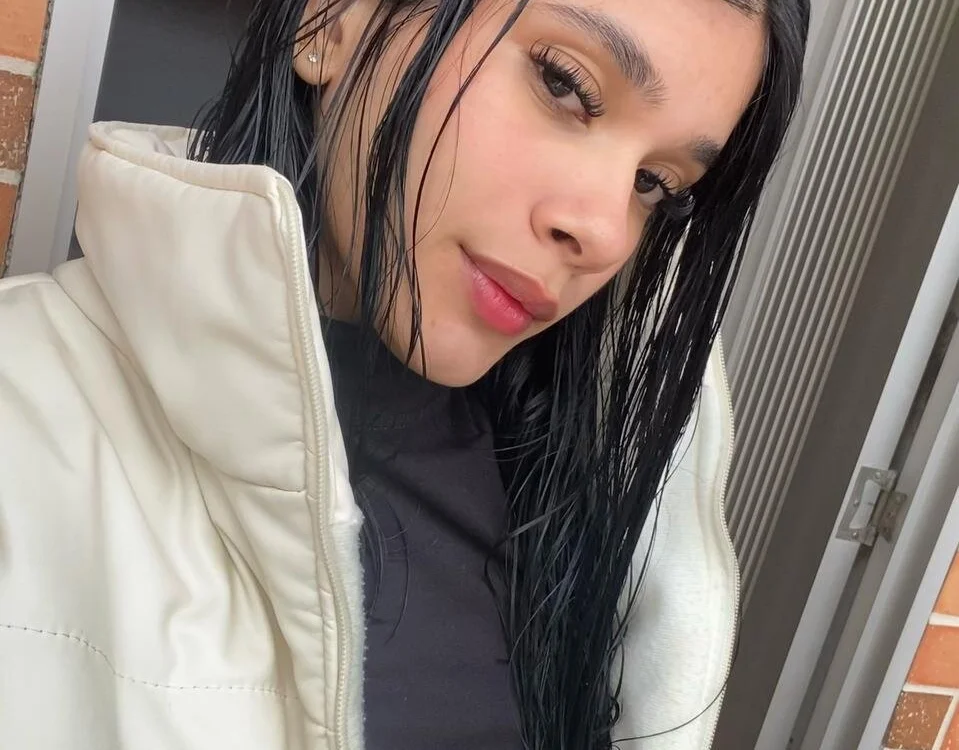 Laura_lopeez's Offline XXX Chat