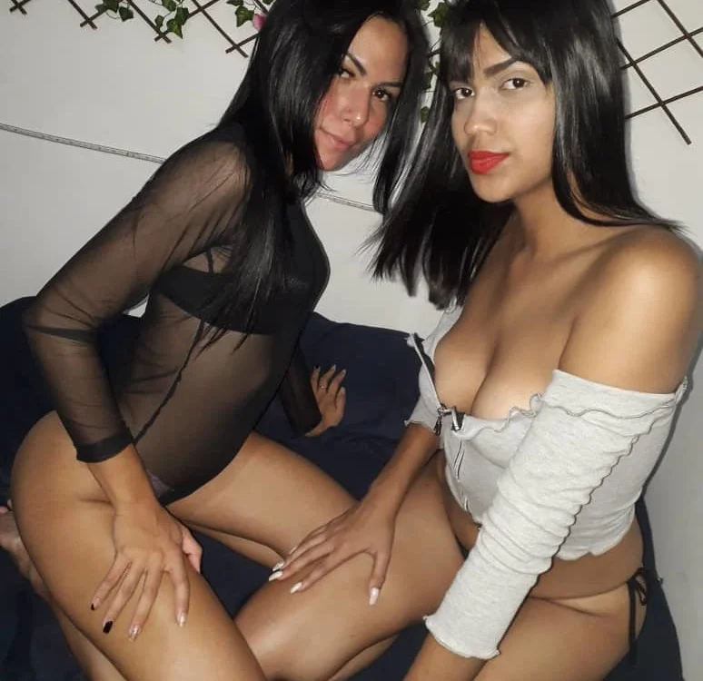 lesbian_girls1's Offline XXX Chat