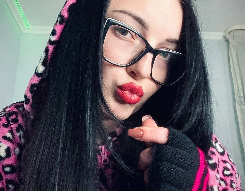 EmmaFlirtyS' Offline Chat Room