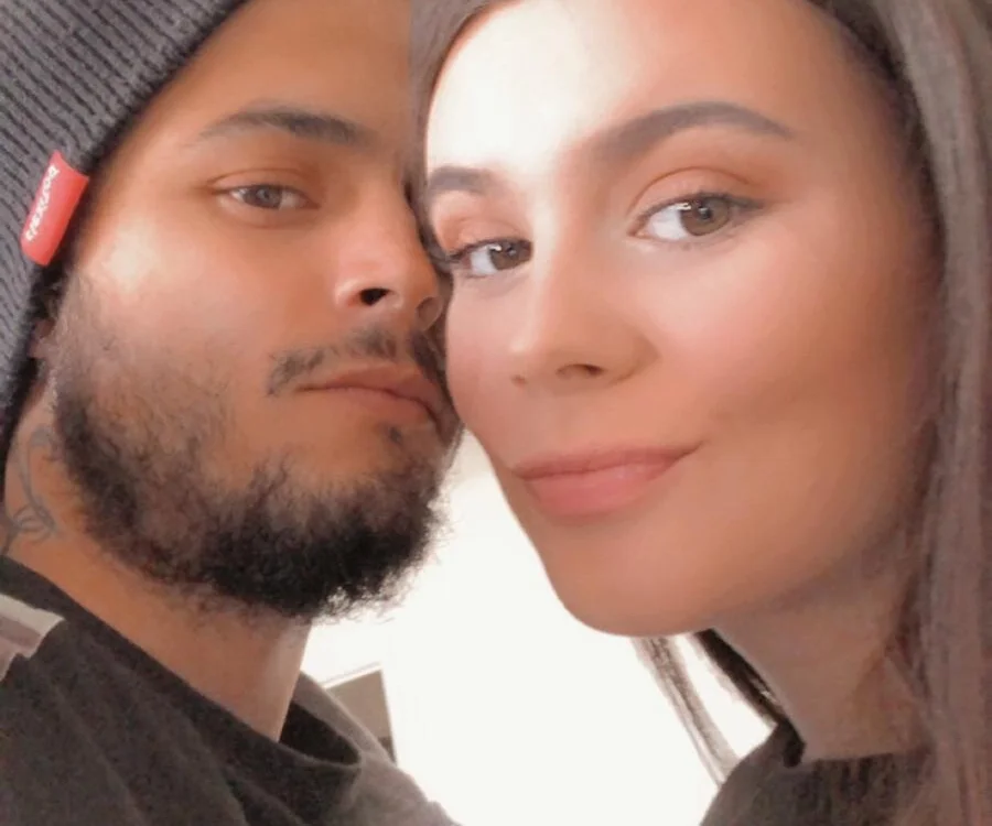 Dreadandbrunette's Offline XXX Chat