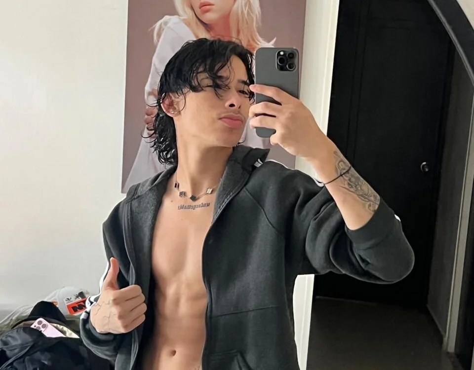 Aron_boy Adlı Modelin Çevrimdışı XXX Sohbeti