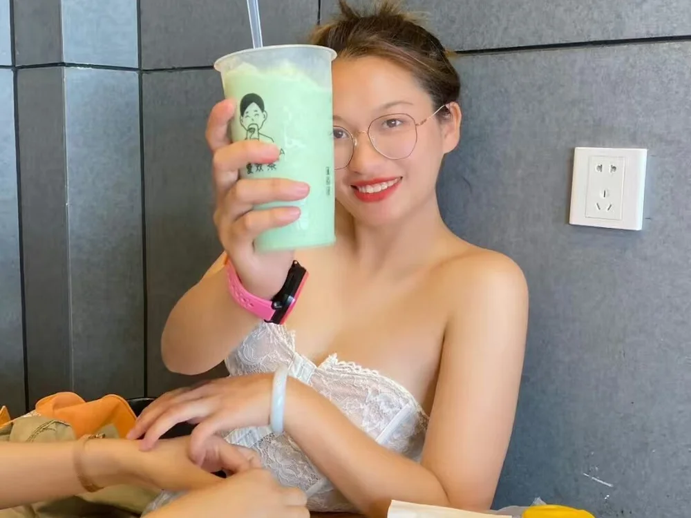 Asiangirl1998's Offline XXX Chat