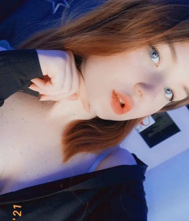 Polly_dolly's Offline Chat Room