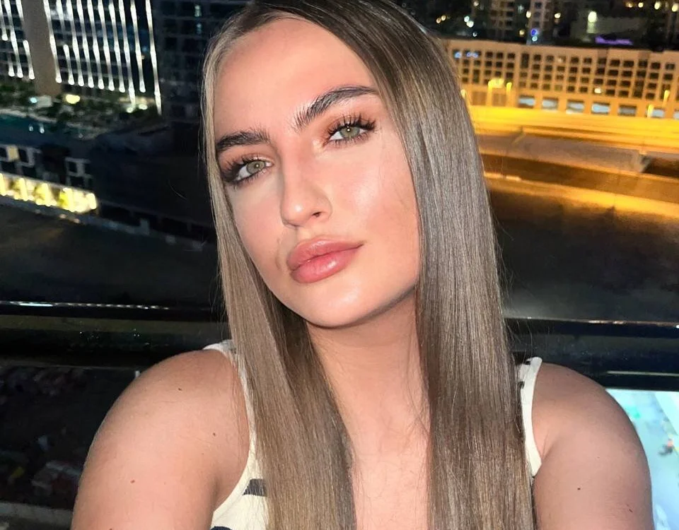 AlinaTomson offline chatrum
