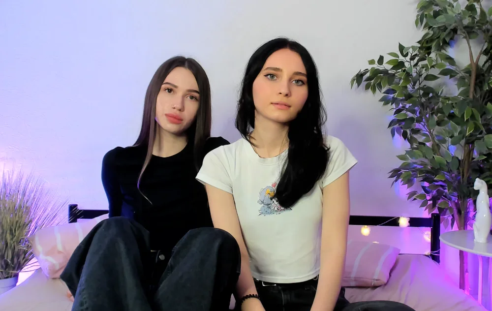 ladies_xo's Offline XXX Chat