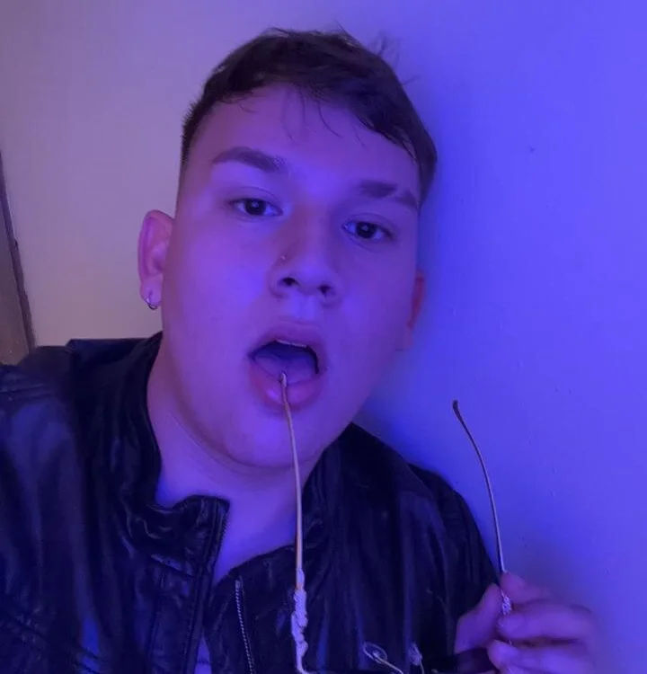 damian_miller7n Offline XXX chat