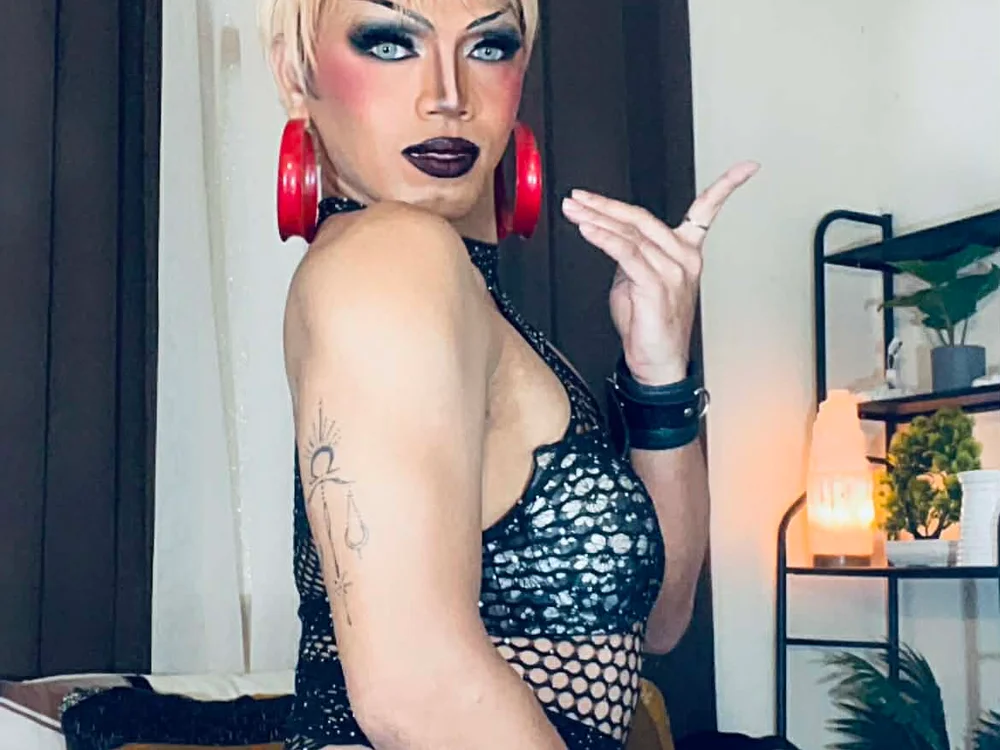 ButtWhoreBELLA 離線 XXX 聊天