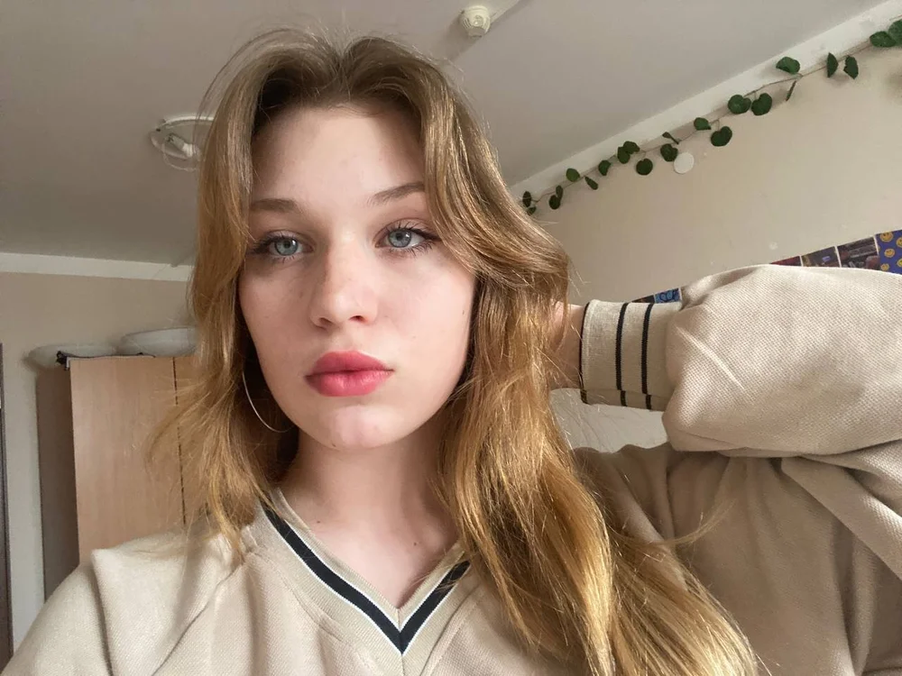 Fiorence_Blonde's Offline XXX Chat