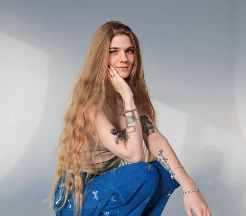 Adell_Love Offline XXX-Chat