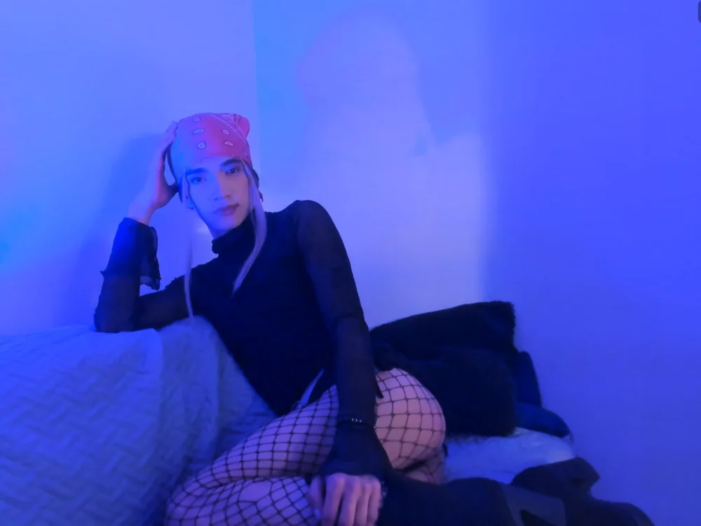 AliceMoon1 offline XXX-chat