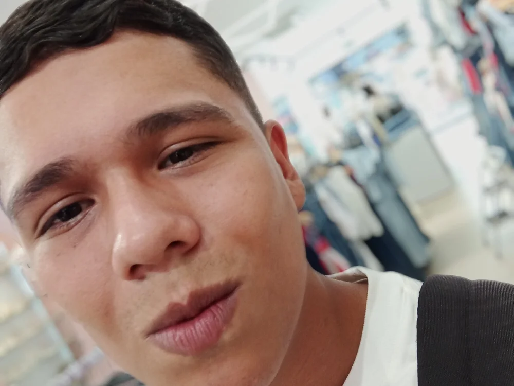 sexymike22cm's Offline XXX Chat