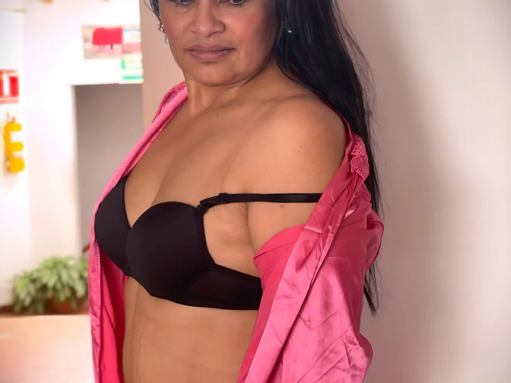 clara_moon1 Offline XXX Chat