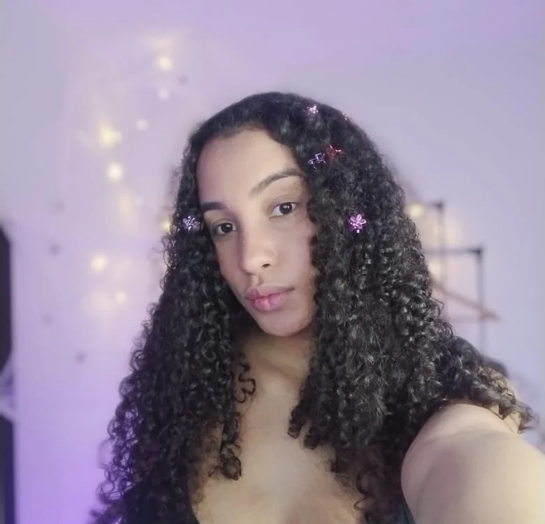 _Adrianne1's Offline Chat Room