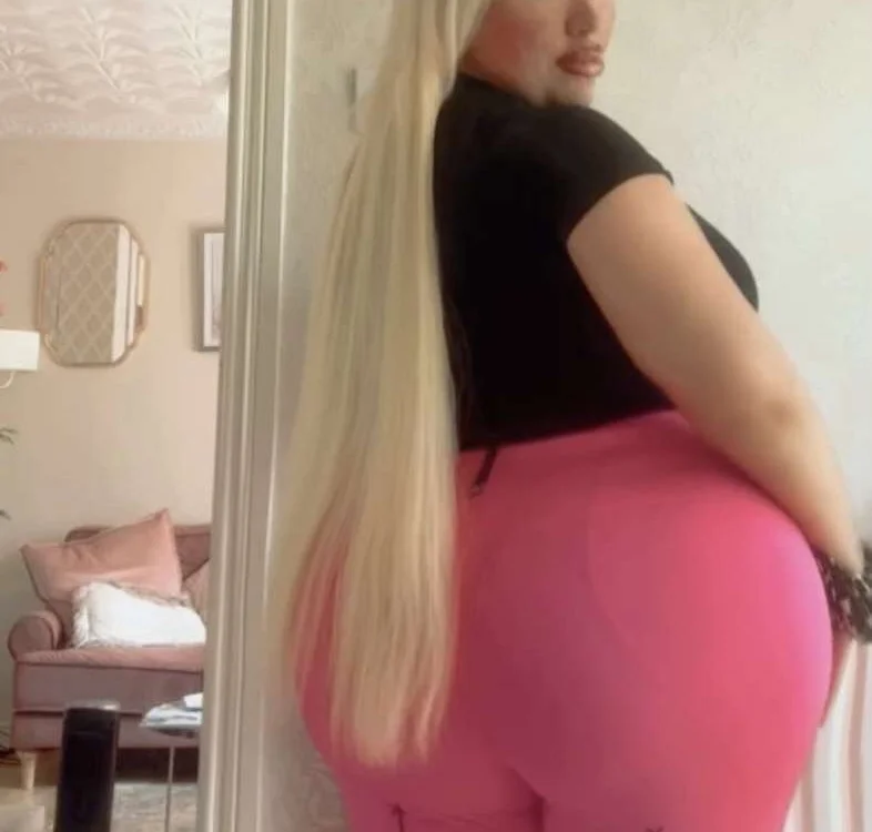 LuxxPawgPrincess offline chatrum