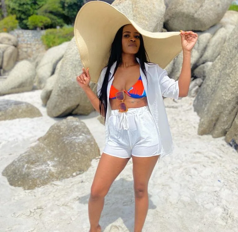 SlimSoFreaky_ Adlı Modelin Çevrimdışı XXX Sohbeti